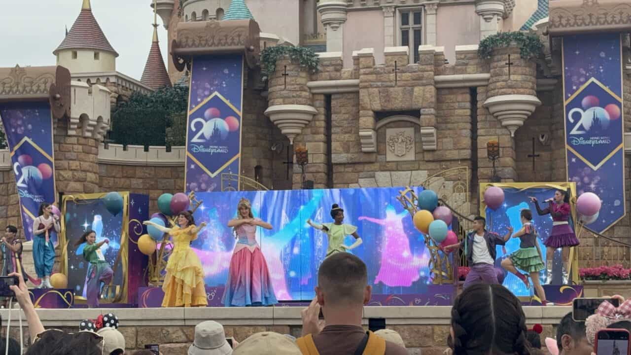 Disney Friends Live Party At The Castle | Best Hong Kong Disneyland Shows &Amp; Entertainment Guide (2026) Disney Friends Live Party At The Castle | Your Disney