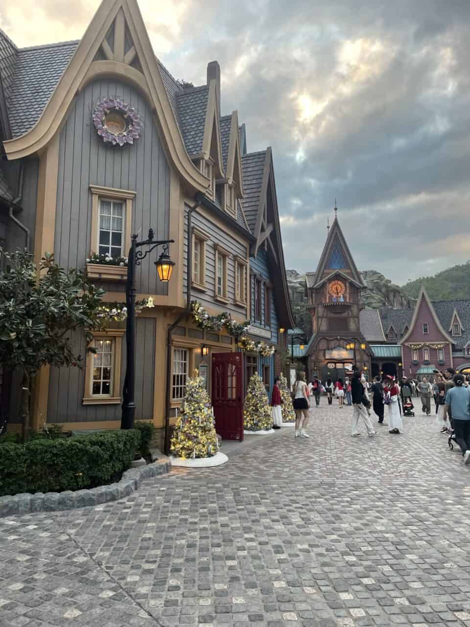 Hkdl Frozen Land | Hong Kong Disneyland With Kids: Family Guide To Rides, Height Limits &Amp; Day Plans (2026) Hkdl Frozen Land | Your Disney