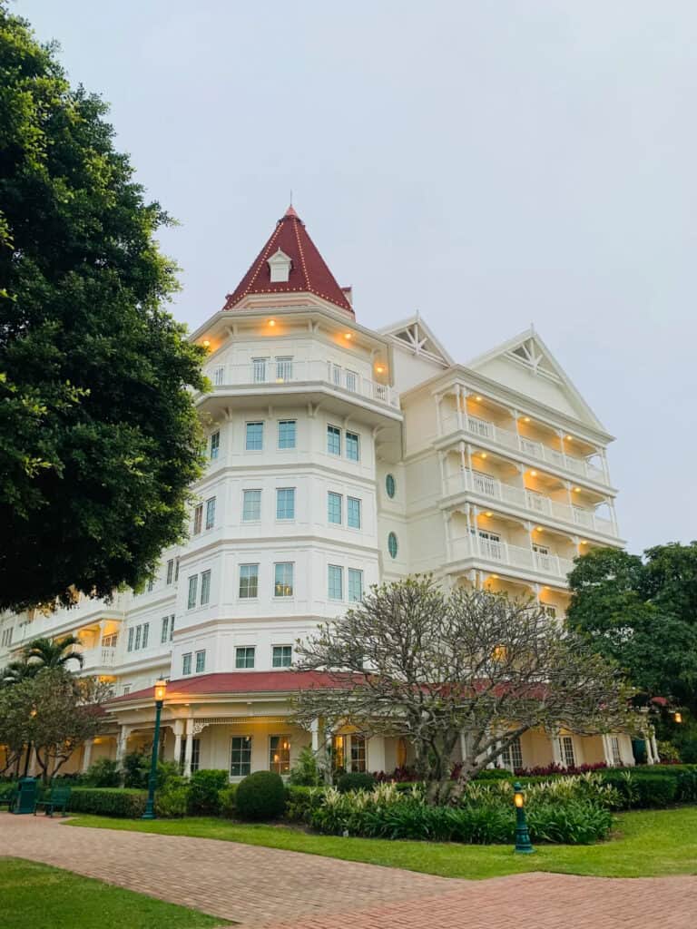 Hong Kong Disneyland Hotel Guide (2026) | Your Disney