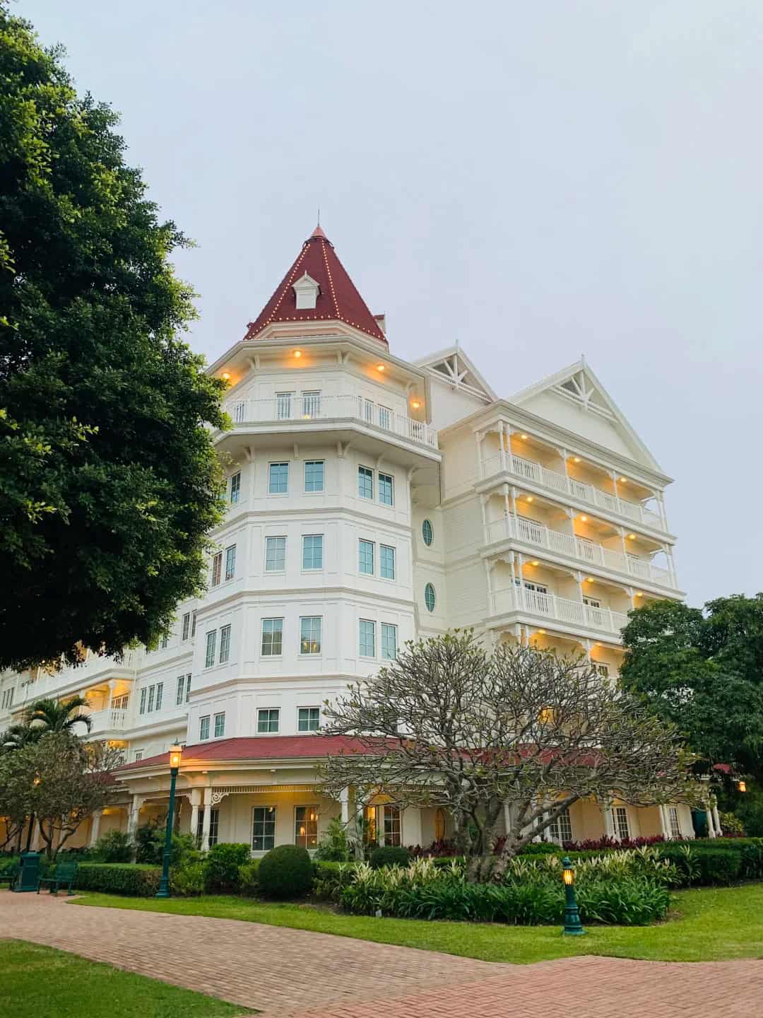 Hong Kong Disneyland Hotel Guide (2026) | Your Disney