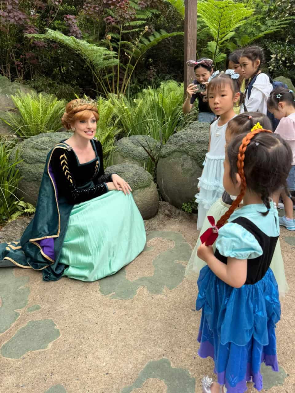 World Of Frozen Meet And Greet 2 | Best Hong Kong Disneyland Shows &Amp; Entertainment Guide (2026) World Of Frozen Meet And Greet 2 | Your Disney