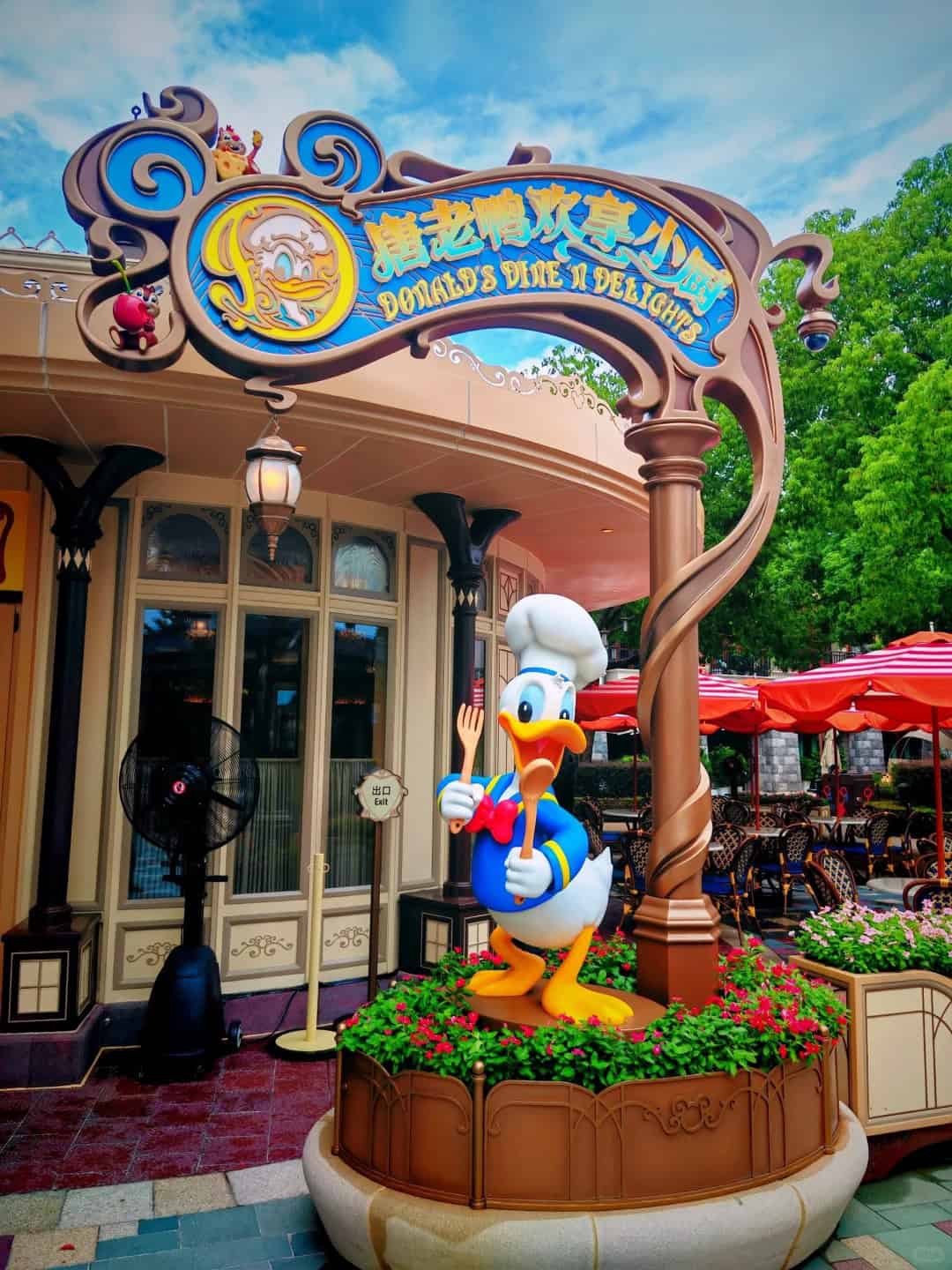 Disneytown Donald | Shanghai Disneyland Park And Disneytown Guide (2026) Disneytown Donald | Your Disney