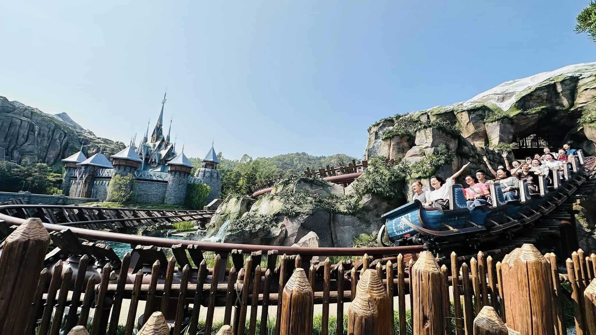 Hkd Wanderingg Oakens Sliding Sleighs Day | Best Hong Kong Disneyland Attractions &Amp; Ride Guide (2026) Hong Kong Disneyland Wandering Oaken'S Sliding Sleighs