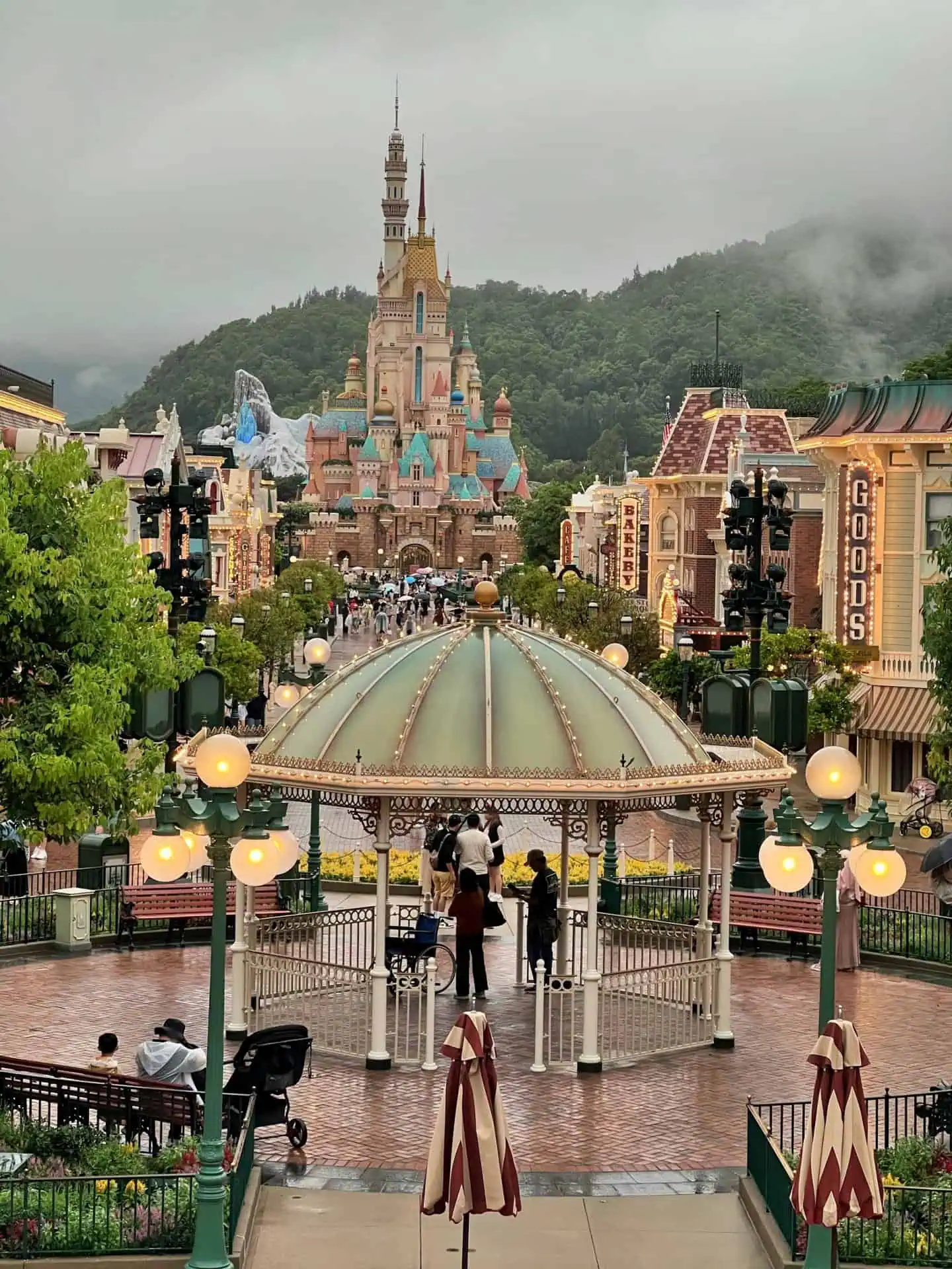 Hkdl Main Street Castle | 12 Tips For Hong Kong Disneyland: What You Need To Know Before You Go Hkdl Main Street Castle | Your Disney