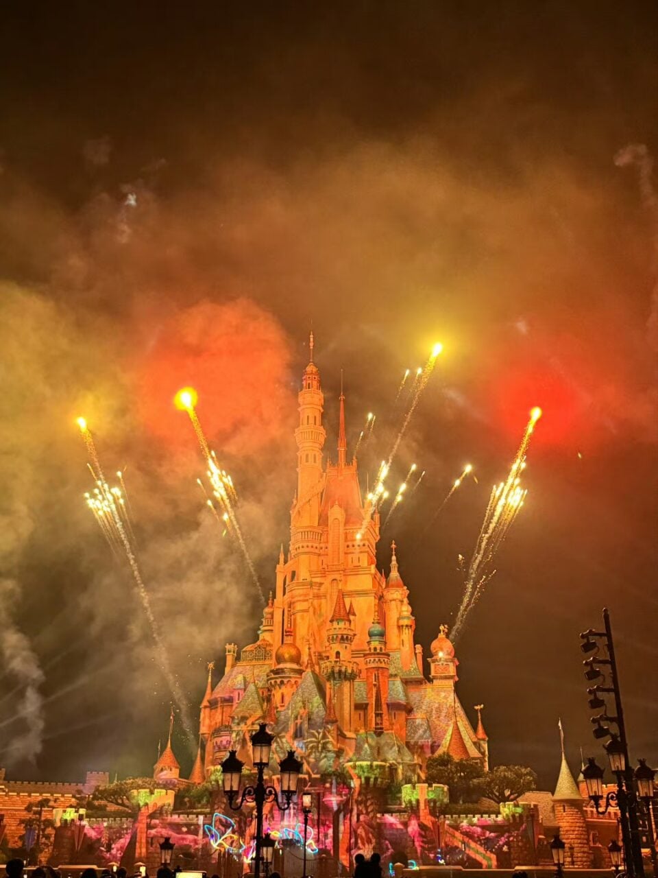 Hkdl Momentous | Best Hong Kong Disneyland Shows &Amp; Entertainment Guide (2026) Center Hub View