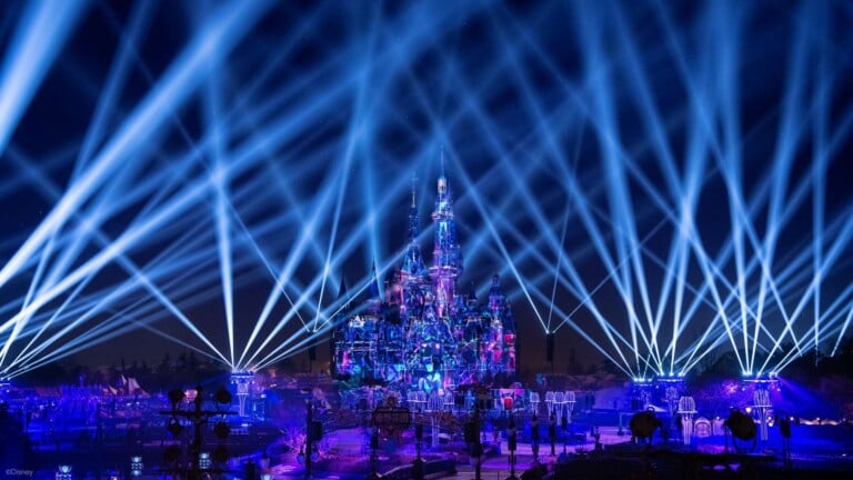 Shanghai Disney Castle Night Spotlight | The Ultimate Shanghai Disneyland Planning Guide (2026) Shanghai Disneyland Castle Firework
