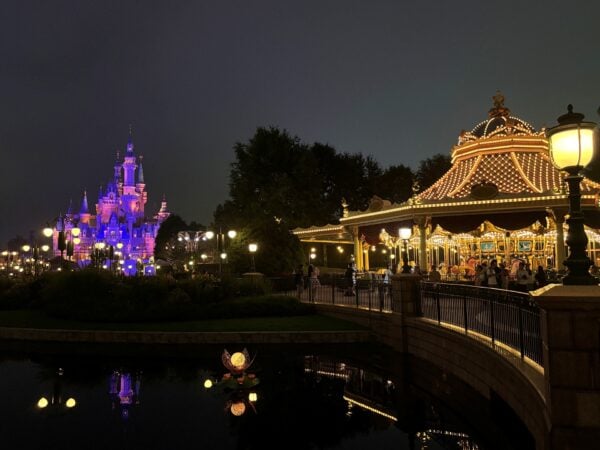Shanghai Disneyland Castle Fantasyland Night | Your Disney