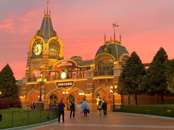 Shd Gate Dawn | Traveling To China - Everything You Need To Know Shd Gate Dawn | Your Disney