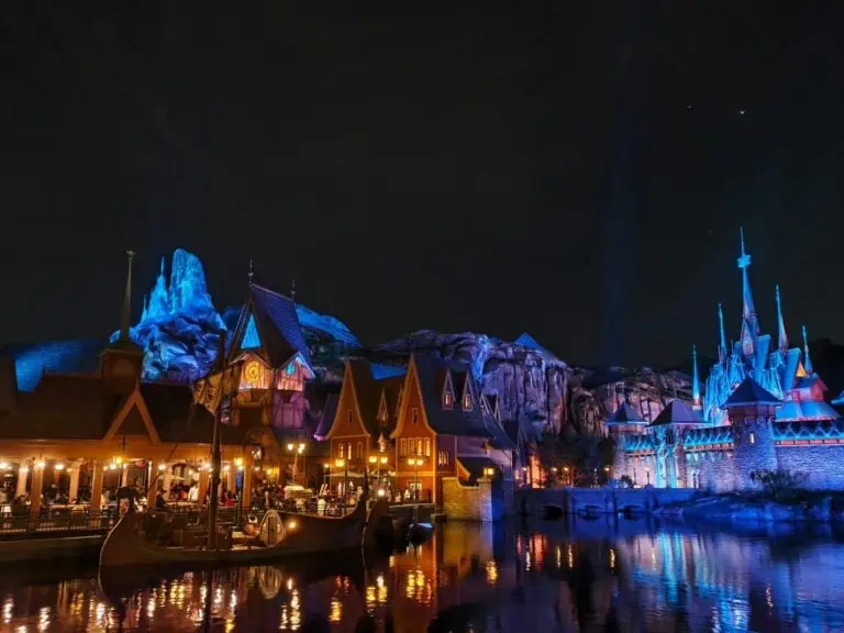World Of Frozen Night | Your Disney